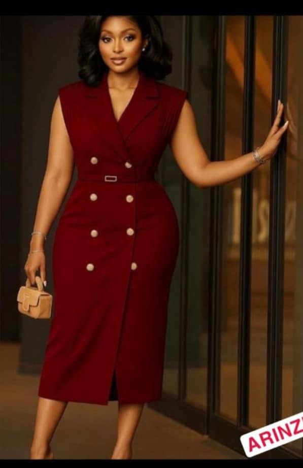 Robe blazer bordeaux à boutons dorés