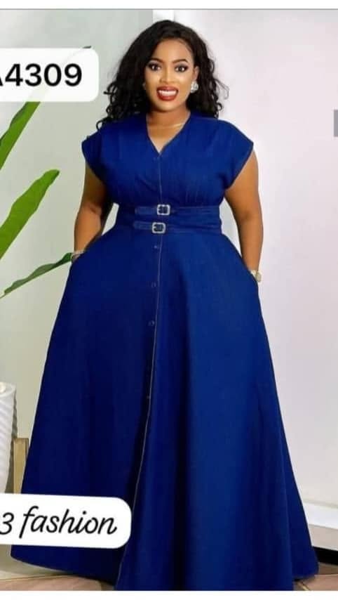 Robe longue bleu roi boutonnée