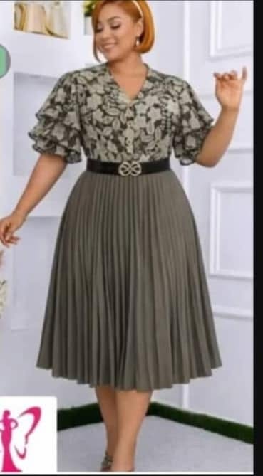 Robe plissée kaki à haut fleuri
